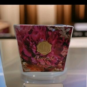 Vince Camuto Floral Design Packaging